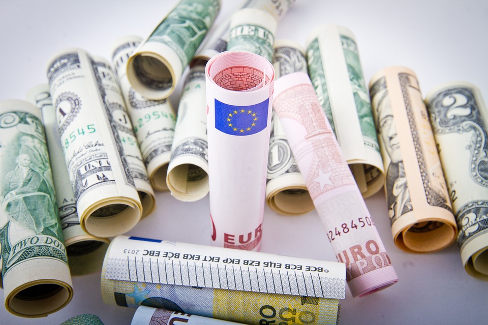 НБУ скасував обмеження для фізосіб для валютних переказів за кордон