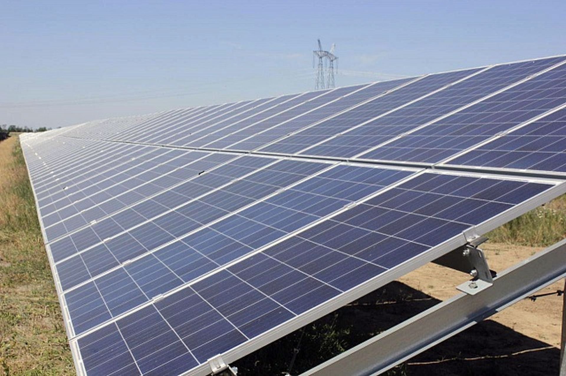 На Херсонщині запустили сонячну станцію на 74 тис панелей