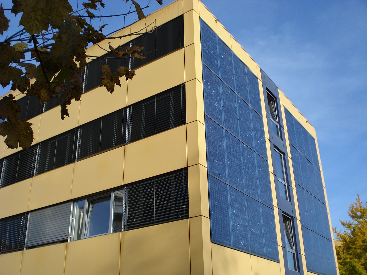 Сонячні електростанції встановлять на багатоповерхівках — проект Міненерго