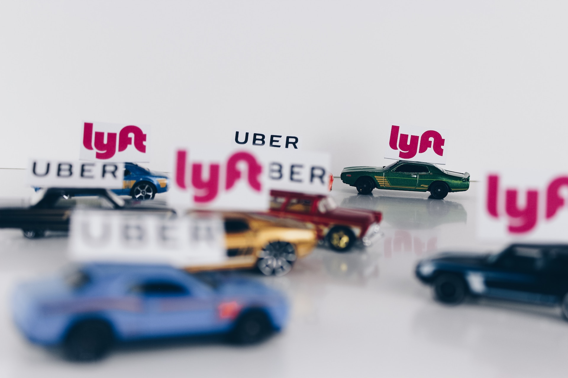 Найбільший партнер Uber в Україні буде заряджатися на електрозаправках STRUM