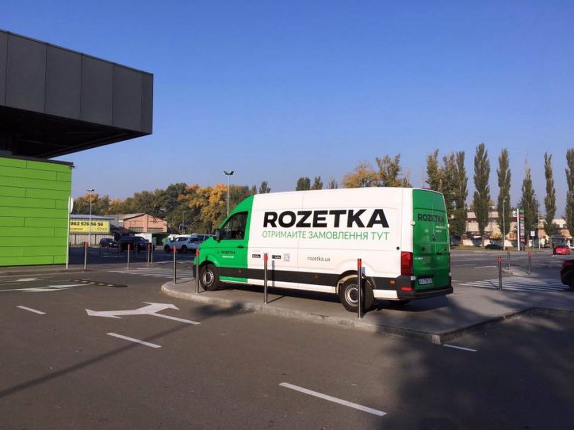 На парковках Novus відкриють точки видачі товарів від Rozetka