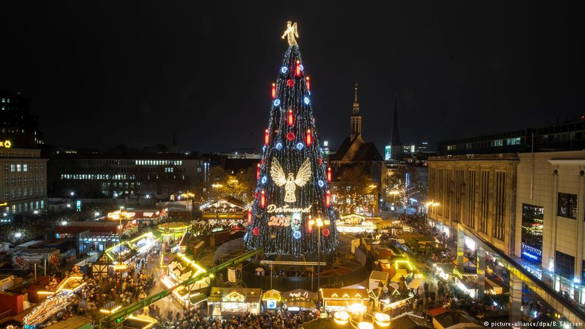 У Німеччині встановлено найвищу у світі різдвяну ялинку