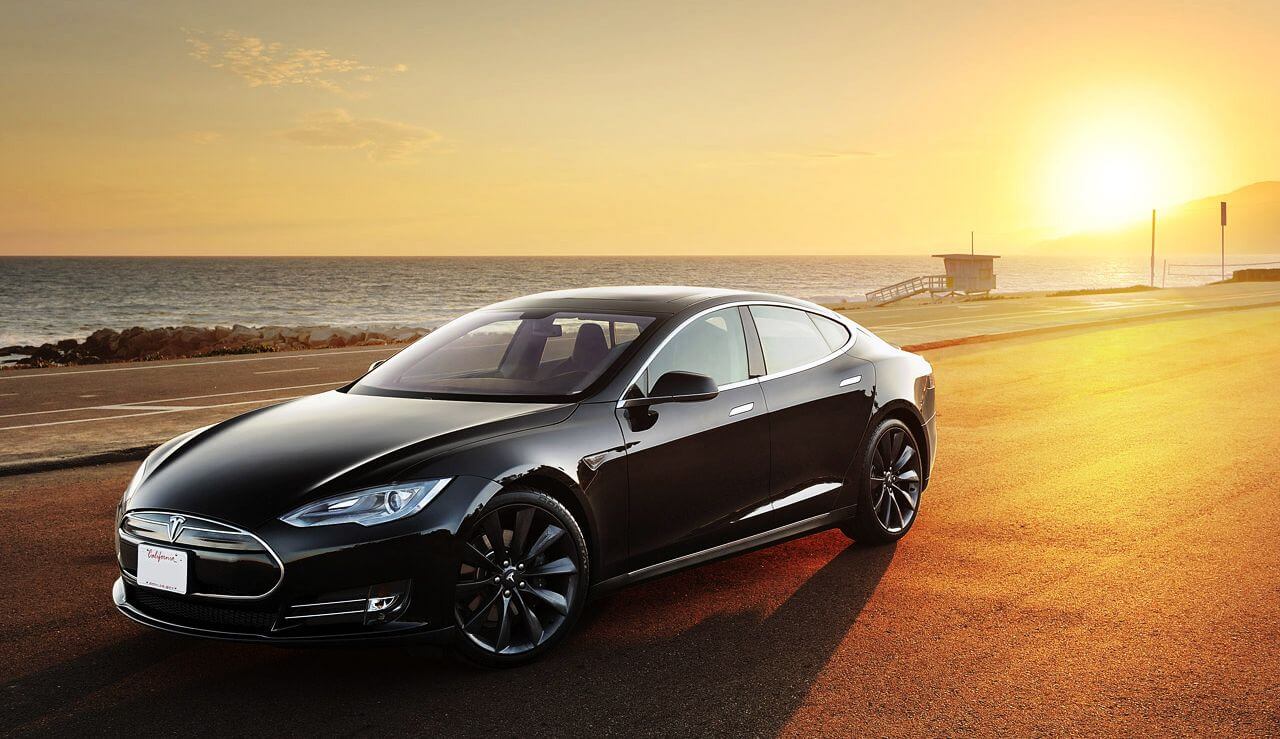 Tesla planuje zapustyty bezpilotne taksi u 2020 roci