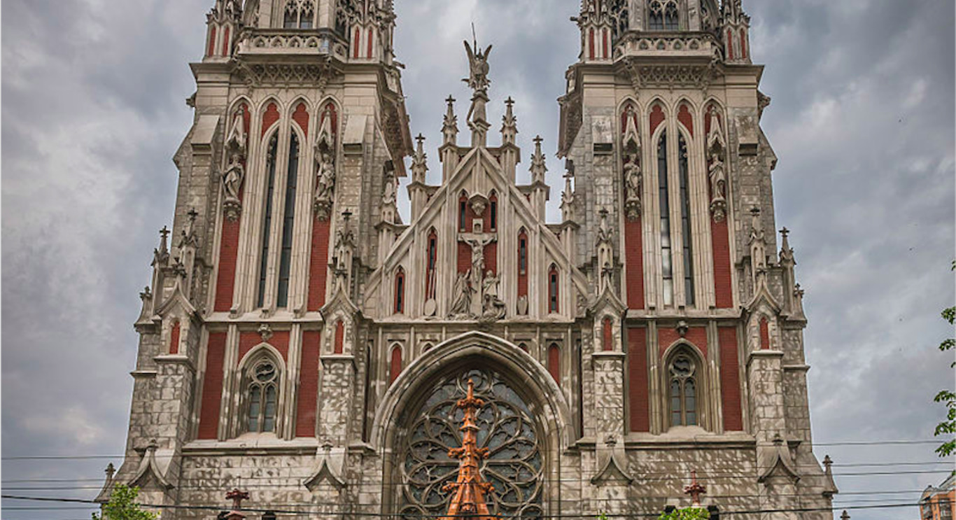 🌆 Популярна локація Instagram: костел Святого Миколая у Києві отримав підсвітку