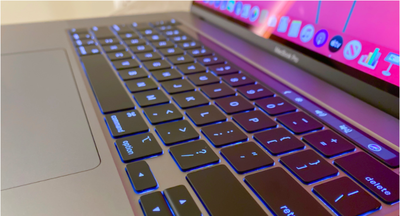 💻 Apple може замінити тач-бар MacBook Pro 2021 на MagSafe