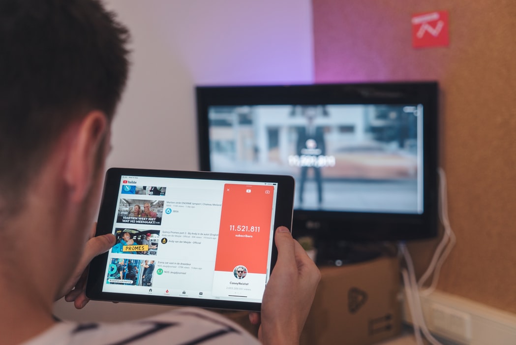 🛍 YouTube запускає власний інтернет-магазин — можна купляти речі через відео