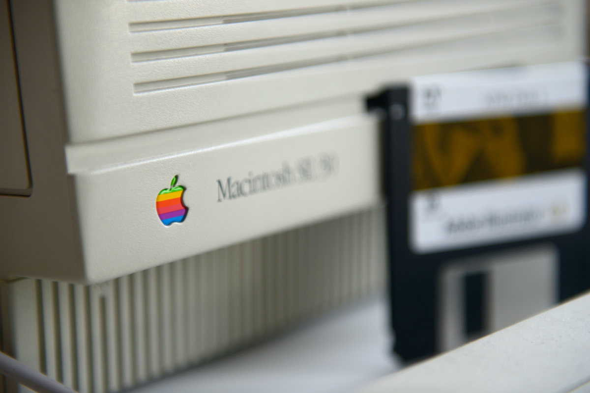👨🏼‍💻 Вийшов застосунок, що дозволяє встановити Mac OS 8 на ваш комп’ютер (там є навіть ігри!)