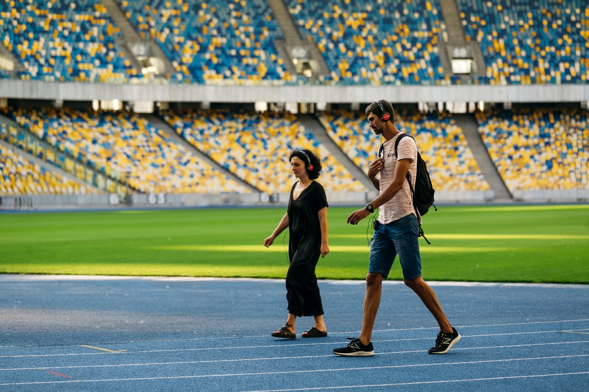 🎭 Стадіон — замість сцени: два глядачі стануть учасниками вистави на НСК «Олімпійський»
