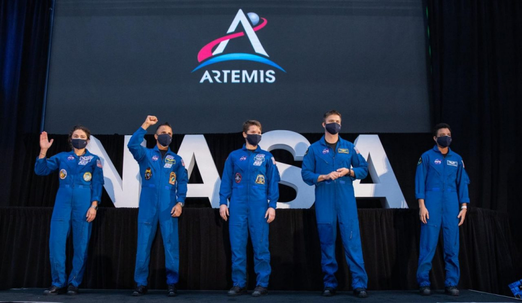 Команда дослідників Місяця програми «Артеміда»