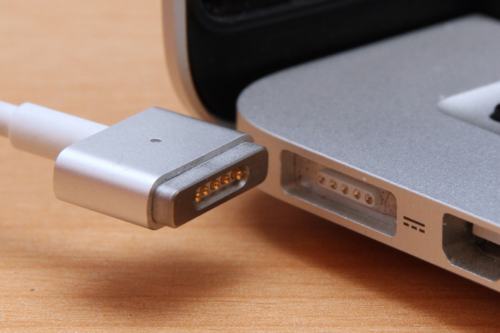 Magsafe не заряжает от ноутбука