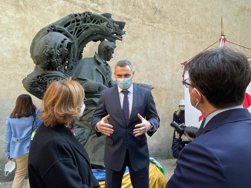 🤩 У Флоренції встановили пам’ятник Шевченку — подарунок Києва
