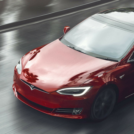 🚗 Ілон Маск презентував нову «найшвидшу модель Tesla». Швидкість до 320 км/год