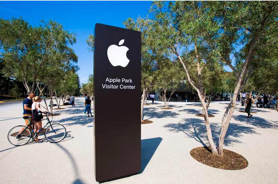 📈 Apple відклала план з повернення працівників в офіс