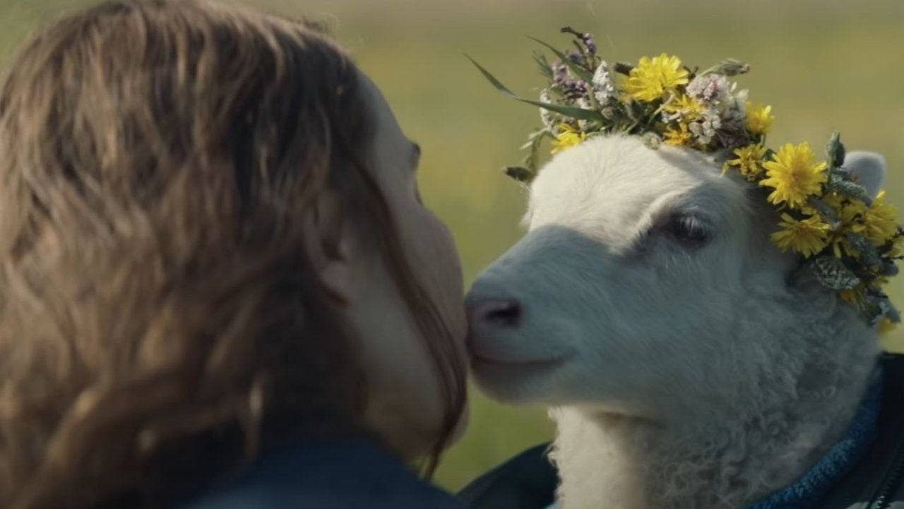 😳 Нумі Рапас виховує вівцю у трейлері «Ягня» від студії А24