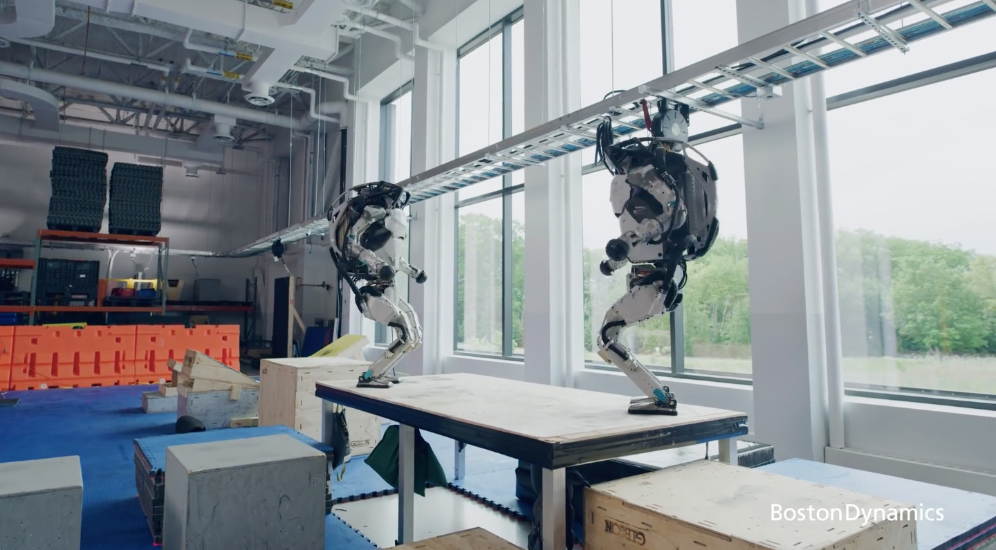 🦾 Video: roboty Boston Dynamics zajmajuťsja parkurom