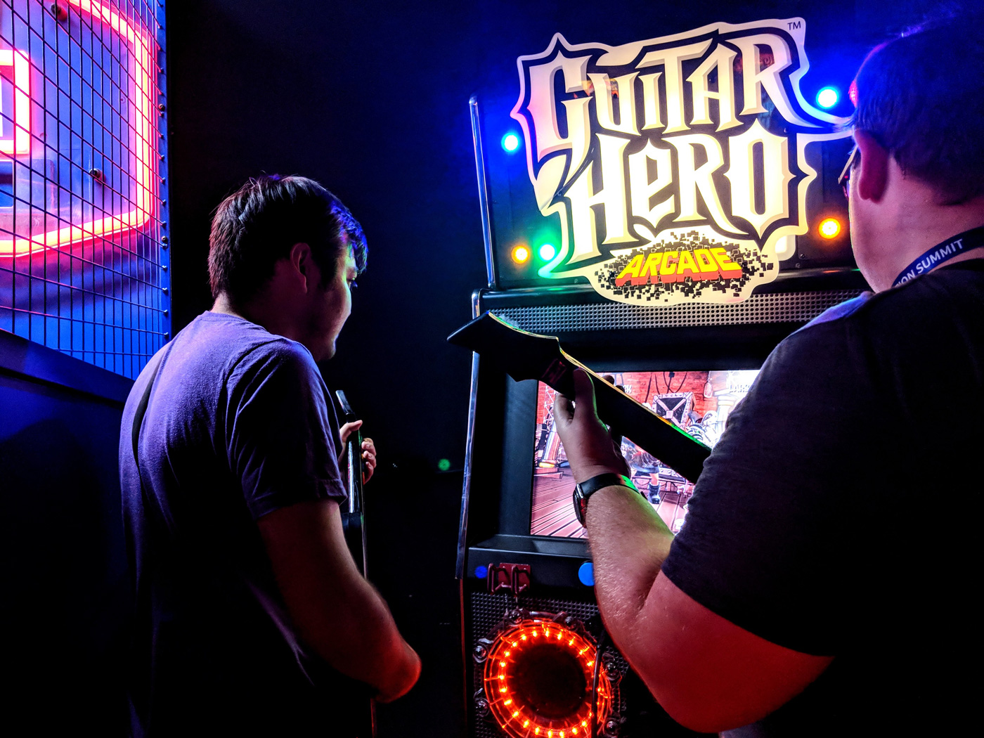 🎸 Video: bloger vperše projšov najvažču u sviti pisnju u Guitar Hero