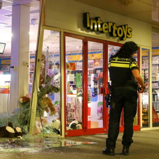 😱 У Нідерландах злодії пограбували магазин іграшок та поцупили лише товари Lego і Pokemon