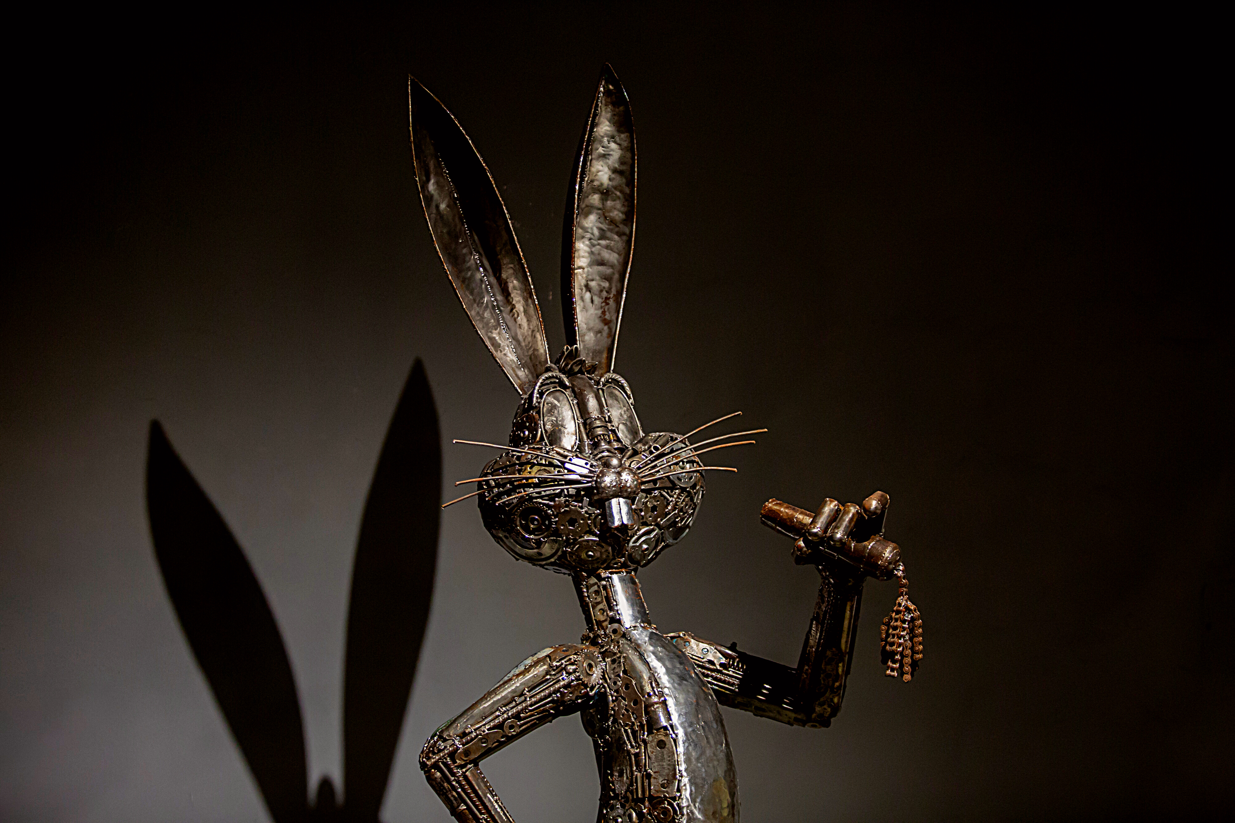 Bugs Bunny — герой мультфільмів і коміксів студії Warner Brothers