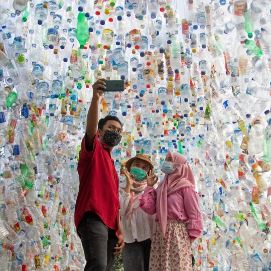 ♻️ В Індонезії створили музей пластику — його створили з пластику зібраного з водоймищ