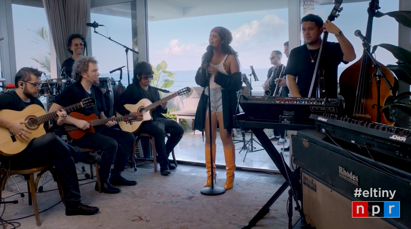 💃🏻 Відео: Каміла Кабельйо презентувала нову пісню La Buena Vida з ансамблем маріачі 