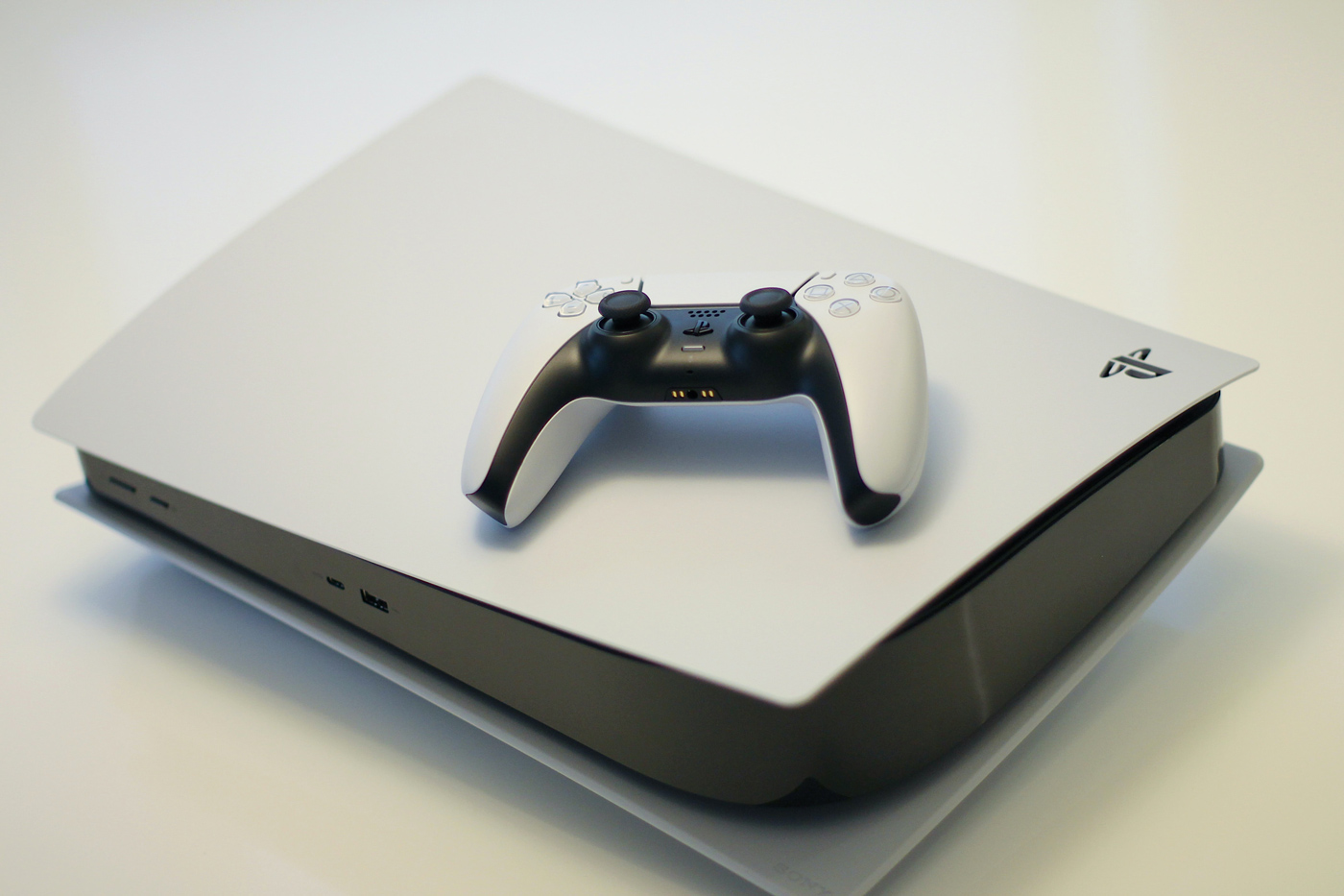 👀 PlayStation London Studio šukaje ljudej dlja roboty nad «majbutńoju onlajn-groju dlja PS5»