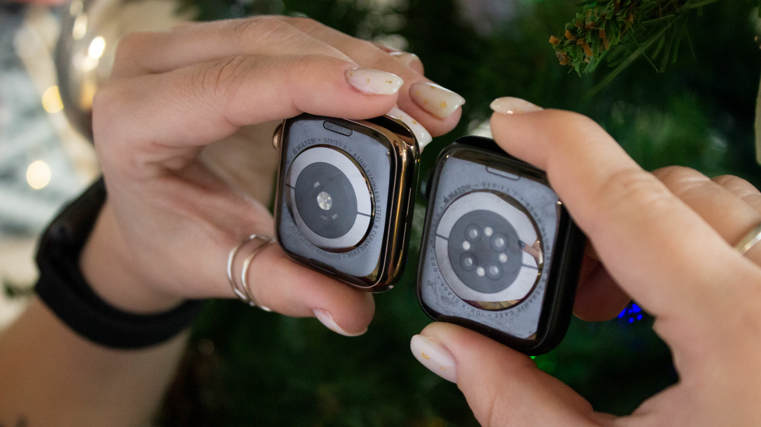Datčyky Apple Watch 4 (livoruč) ta Apple Watch 7 (pravoruč)