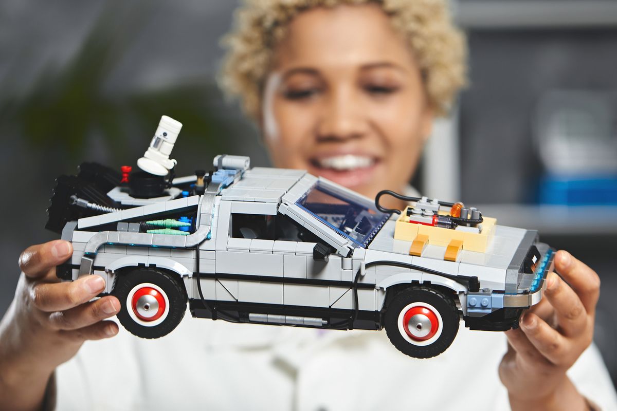 🤤 LEGO випустить набір «Назад у майбутнє» — з DeLorean та фігурками Марті та дока Брауна