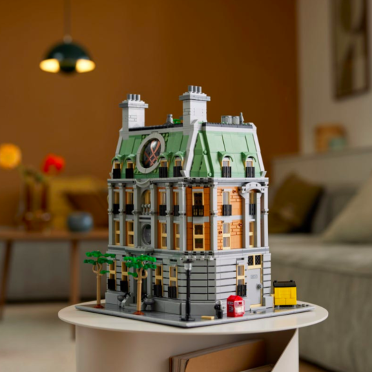 🔮 LEGO анонсувала конструктор із будинком Доктора Стренджа
