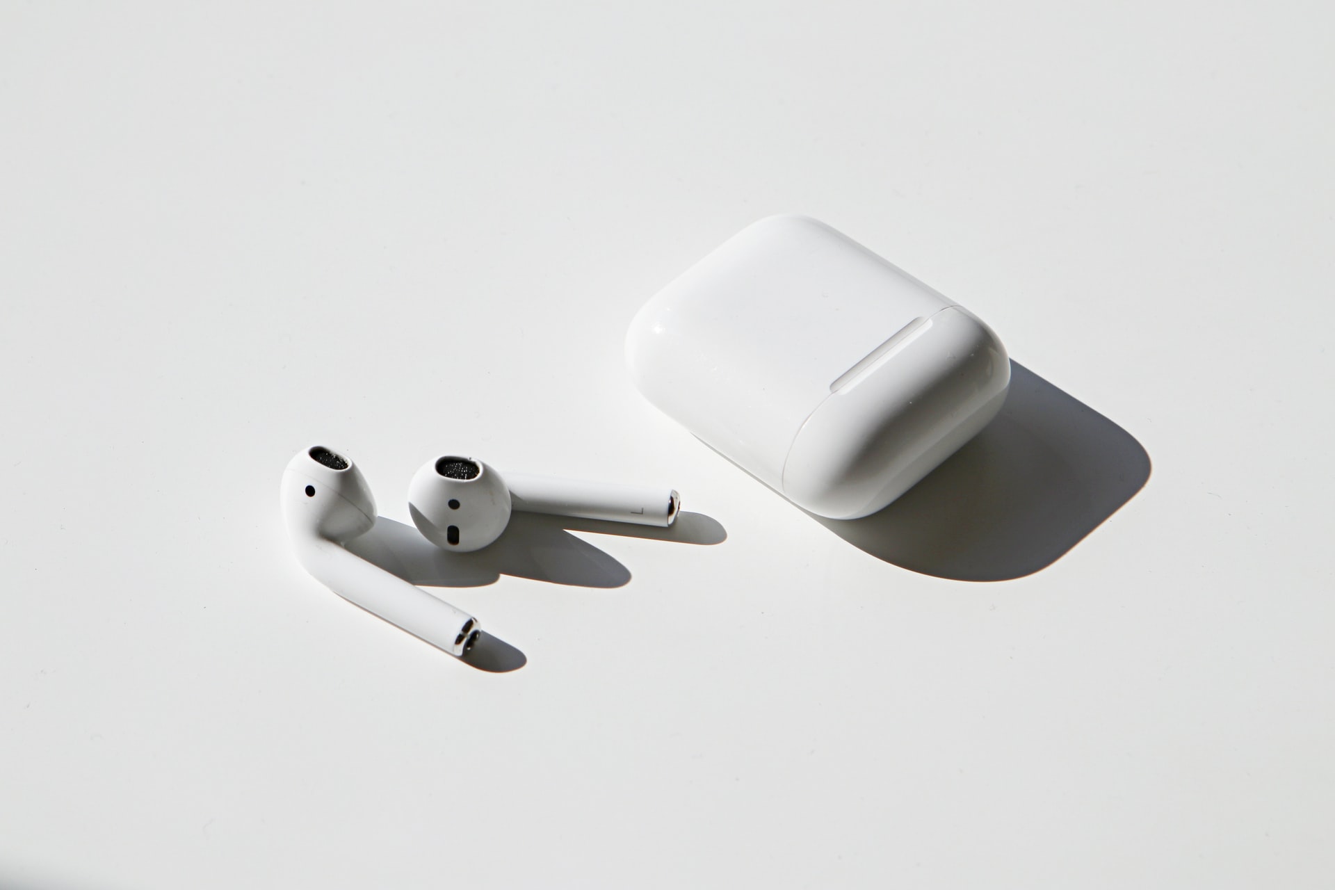 🎧 Apple запатентувала кейс для AirPods із вбудованим сенсорним екраном 