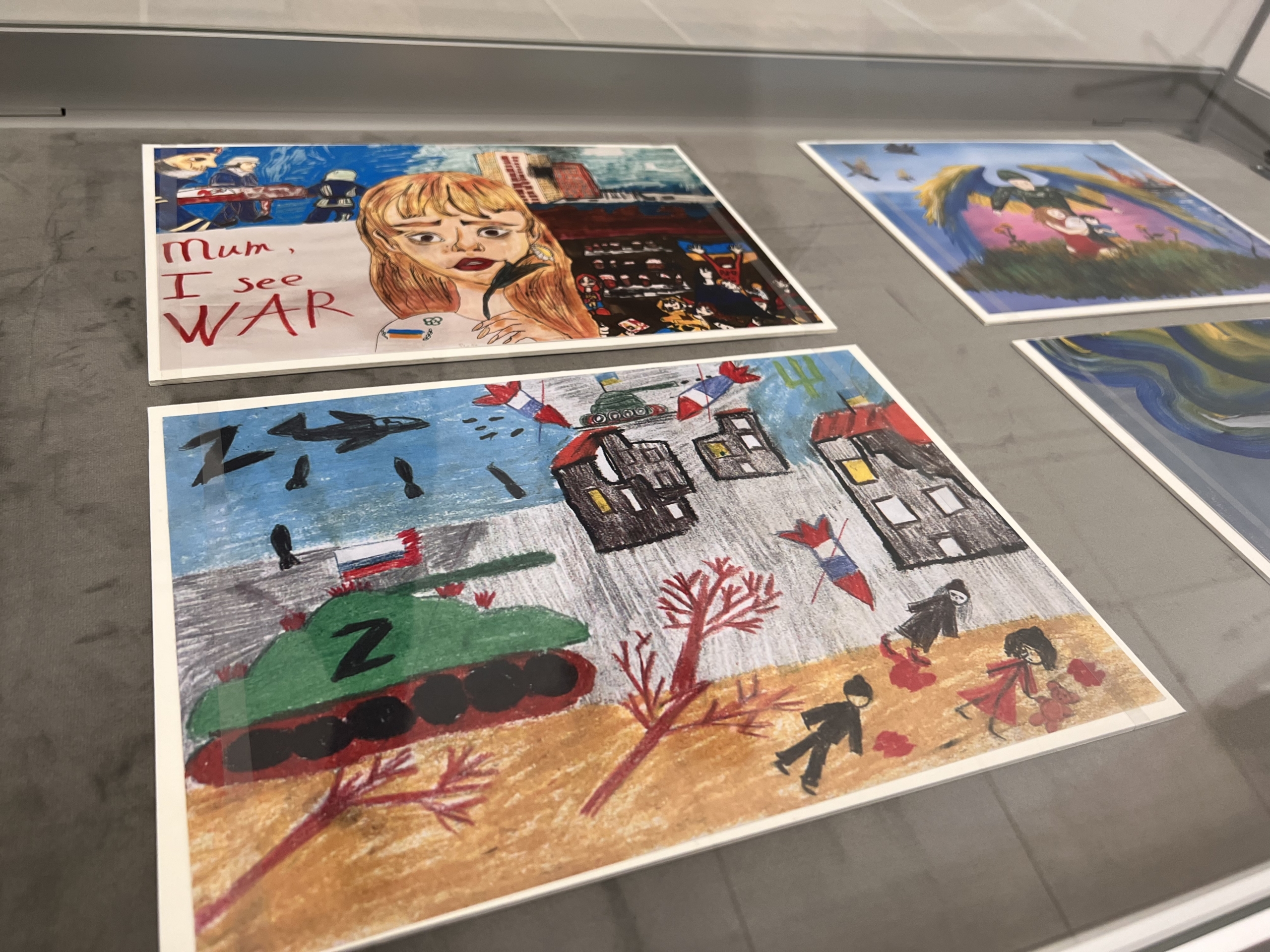 👀 Експозицію дитячих малюнків про війну в Україні та Другу світову війну покажуть у містах Польщі 