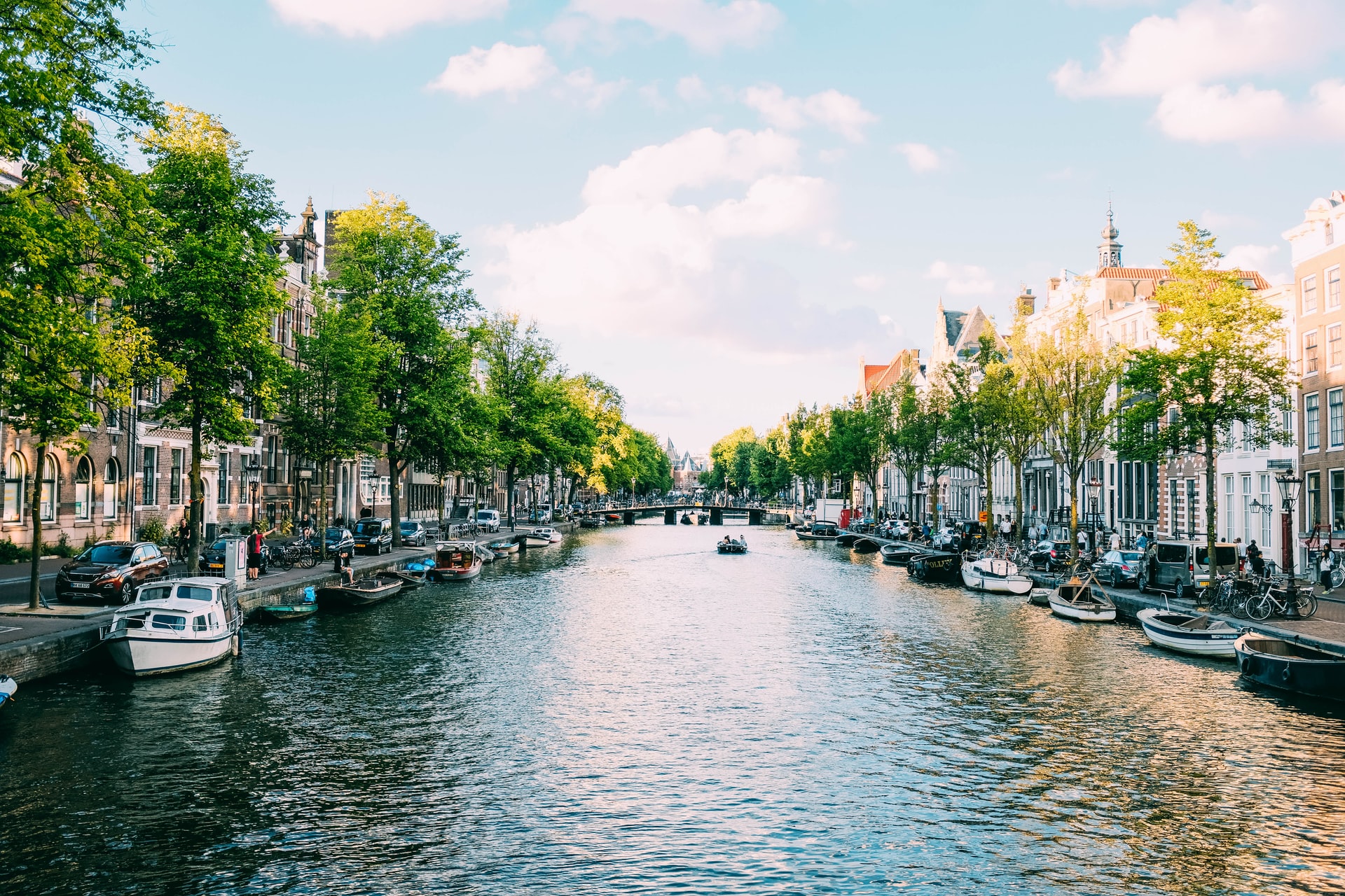 📉 Пані мер Амстердаму: Місто намагатиметься всіляко зменшити кількість туристів 