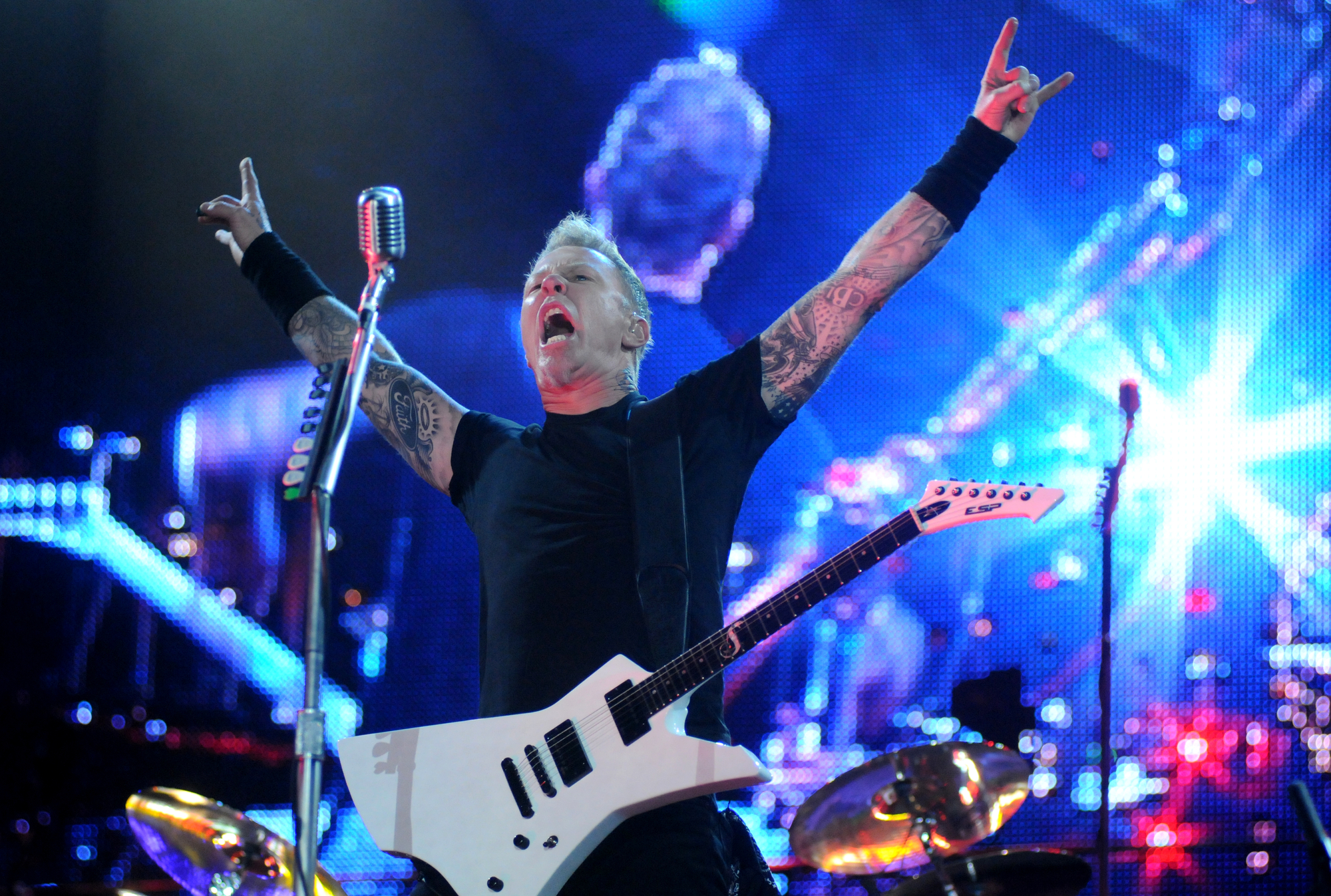 🤘 Відео дня: Джейсон Момоа увірвався в мош на концерті Metallica