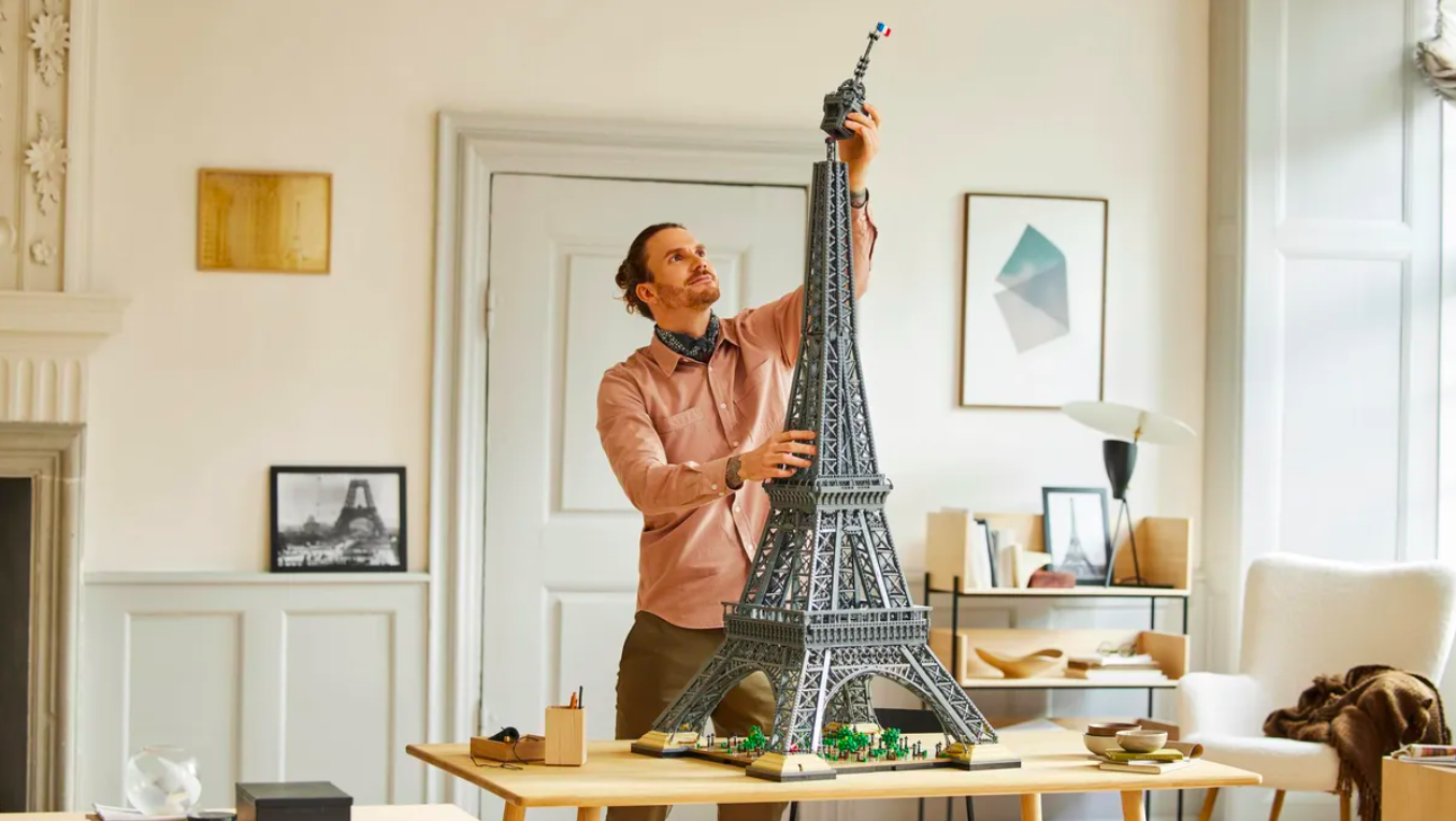 🗼 LEGO показала найвищий конструктор у вигляді Ейфелевої вежі