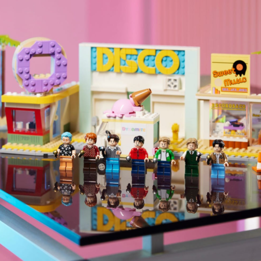 🤩 LEGO зробила конструктор із гуртом BTS