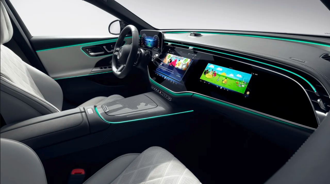 😵‍💫 Mercedes анонсувала автівку із вбудованими TikTok та Angry Birds 