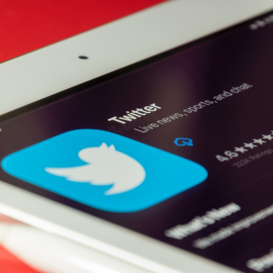 🙁 Twitter obmežuje kiľkisť peregljadiv publikacij na dobu
