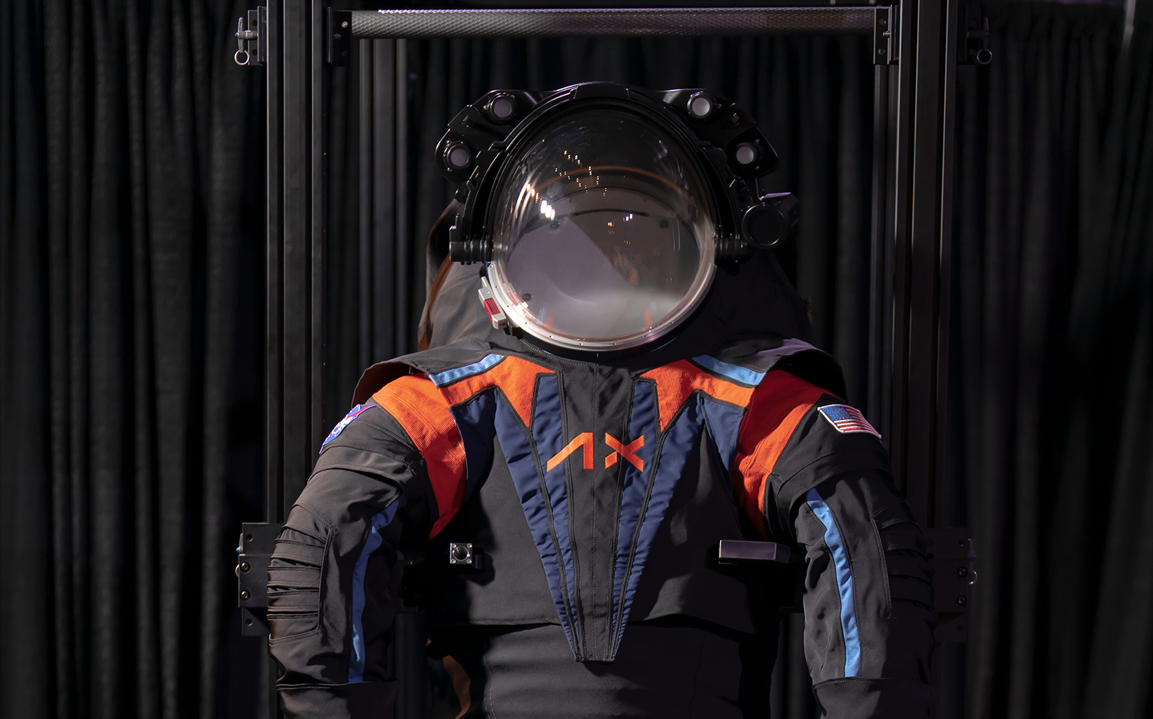 👨🏻‍🚀 NASA prezentuvala skafandry dlja novoї misiї na Misjać