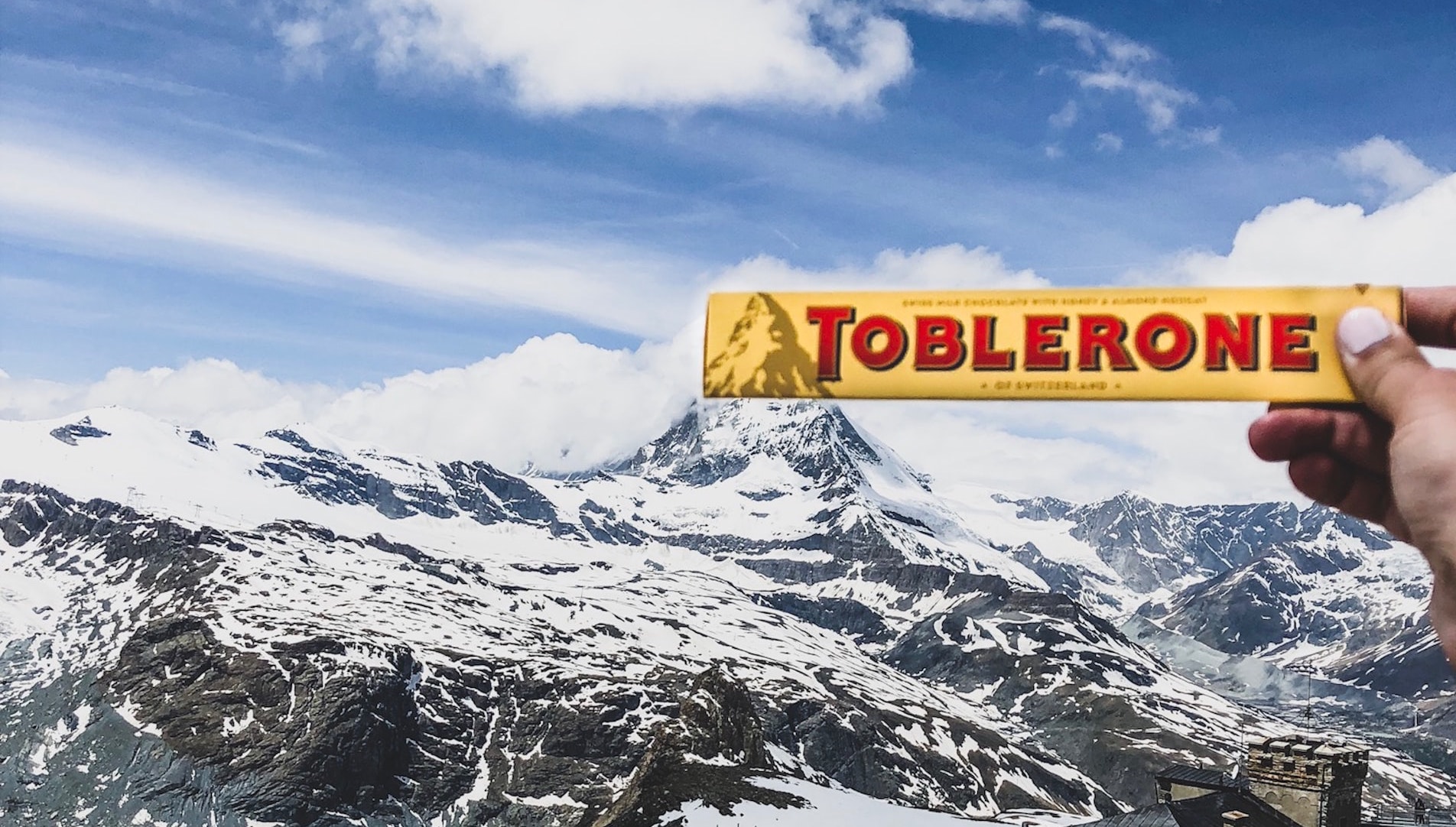 🏔️ На обгортці шоколадки Toblerone більше не буде гори через закони Швейцарії