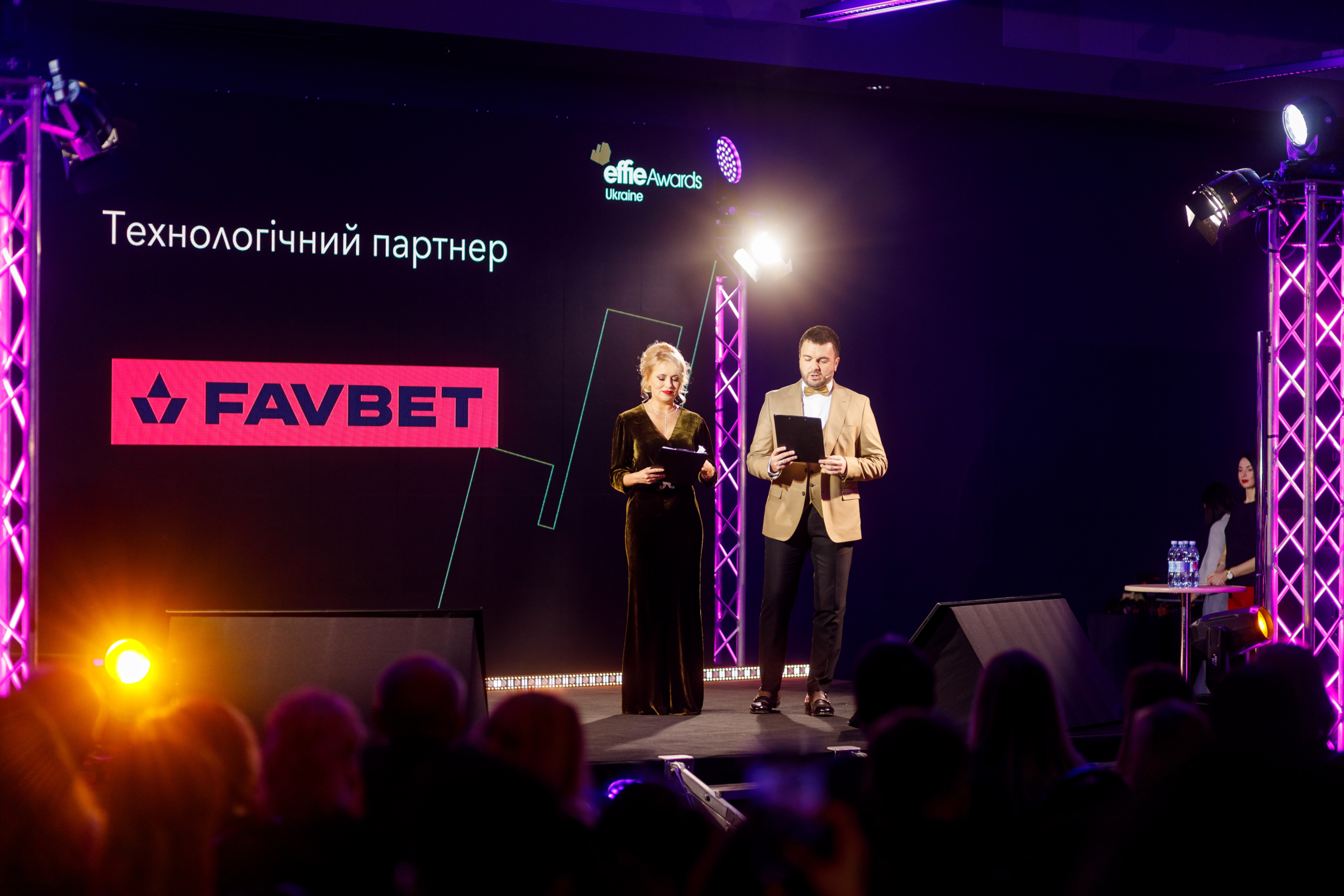🔥 FAVBET та Всеукраїнська рекламна коаліція на Effie Awards нагородили Укрзалізницю спеціальною відзнакою