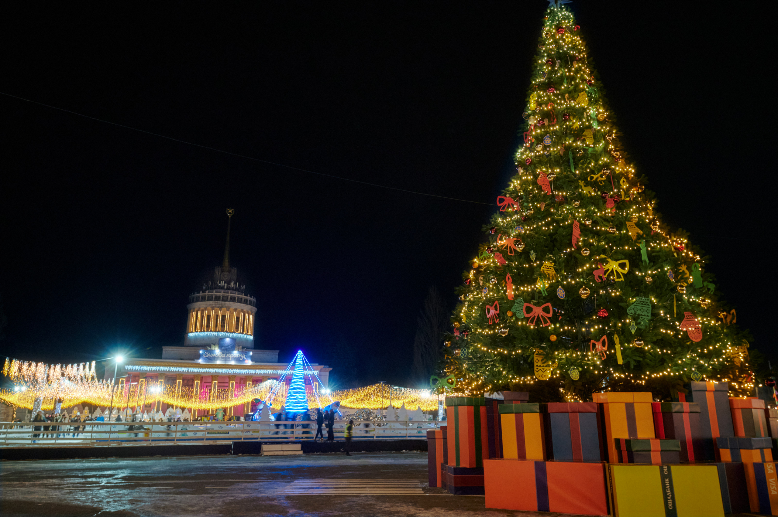 U pošukah svjatkovogo nastroju: jak ne zagubytysja v «Zymovij kraїni» na VDNG