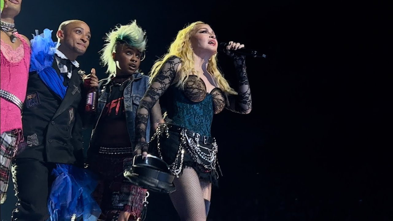 🥴 Шанувальники подали до суду на Мадонну через затримку концертів