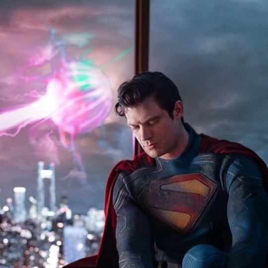 🦸‍♂️ Джеймс Ганн представив перше фото Девіда Коренсвета у костюмі Супермена