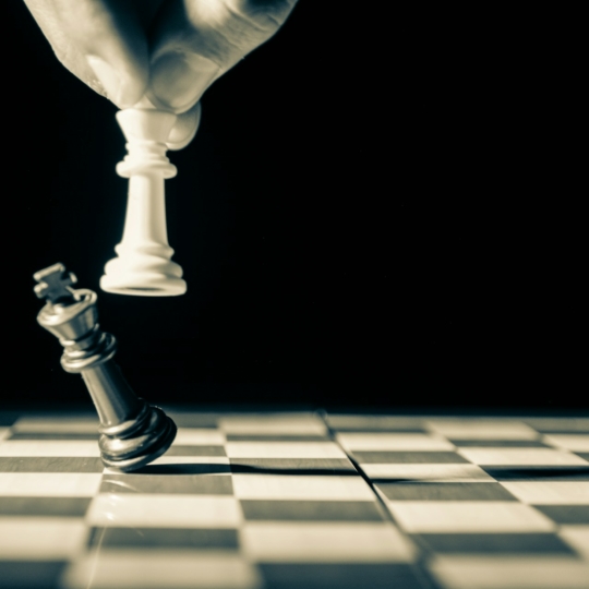 ♟ Емма Стоун та студія A24 знімуть фільм про шаховий скандал між Карлсеном та Німманом