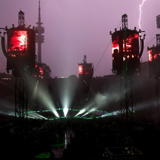 ⚡ Відео дня: у Metallica випустили відео з останнього концерту під час грому та блискавок