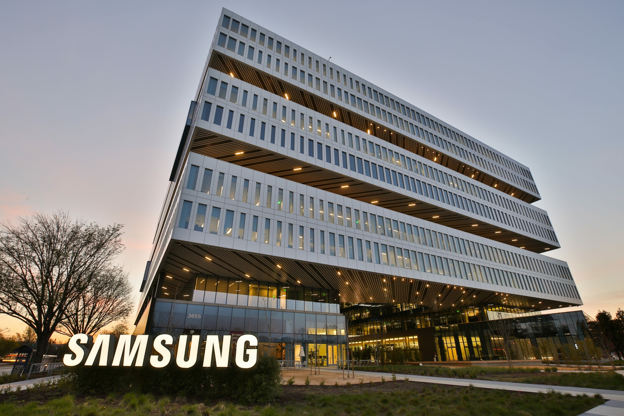 👀 Tysjači pracivnykiv Samsung vyjšly na strajk čerez nyźku zarplatnju