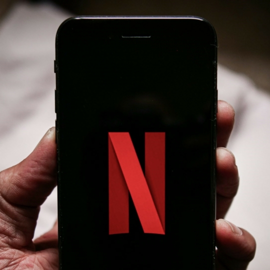 📱 Netflix zapuskaje instrument «Momenty», jakyj dozvoljaje dilytysja uryvkamy z fiľmiv ta šou